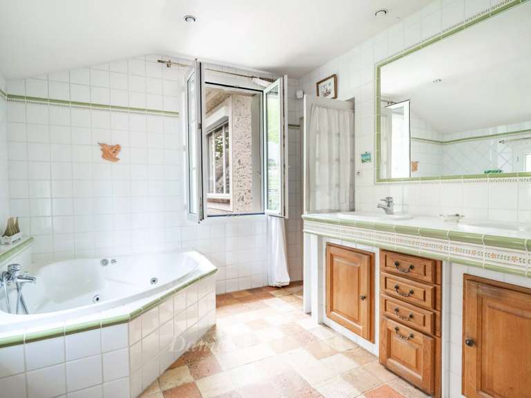 Maison Montfort-l'Amaury - 4 chambres - 220m²