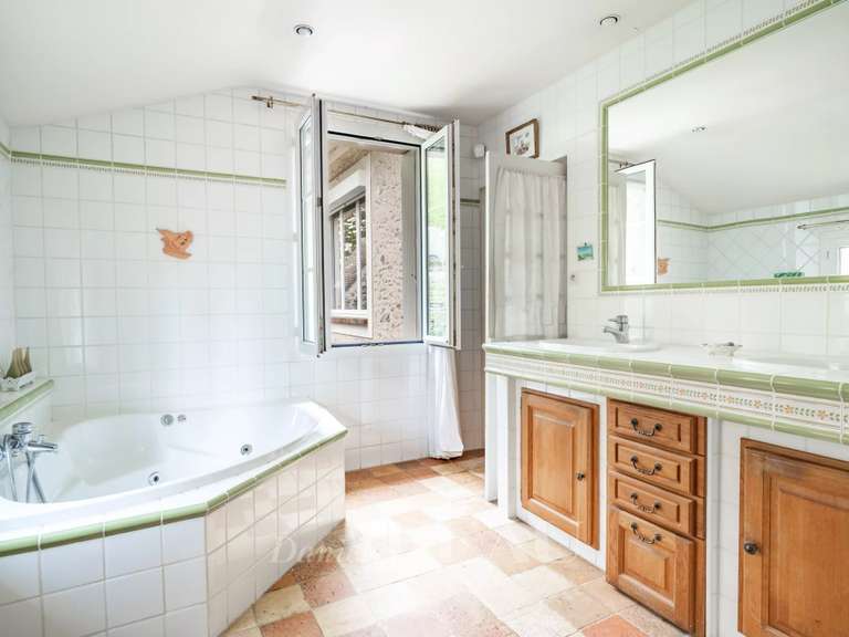 Maison Montfort-l'Amaury - 4 chambres - 220m²