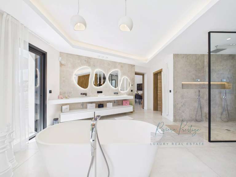 House Draguignan - 4 bedrooms - 204m²