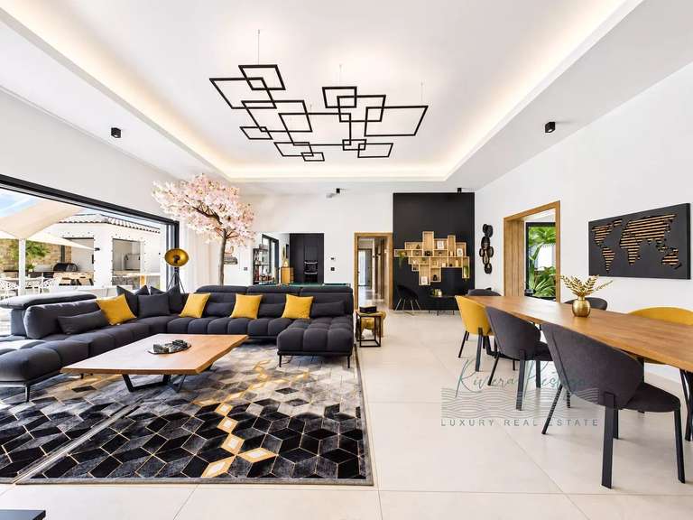 House Draguignan - 4 bedrooms - 204m²