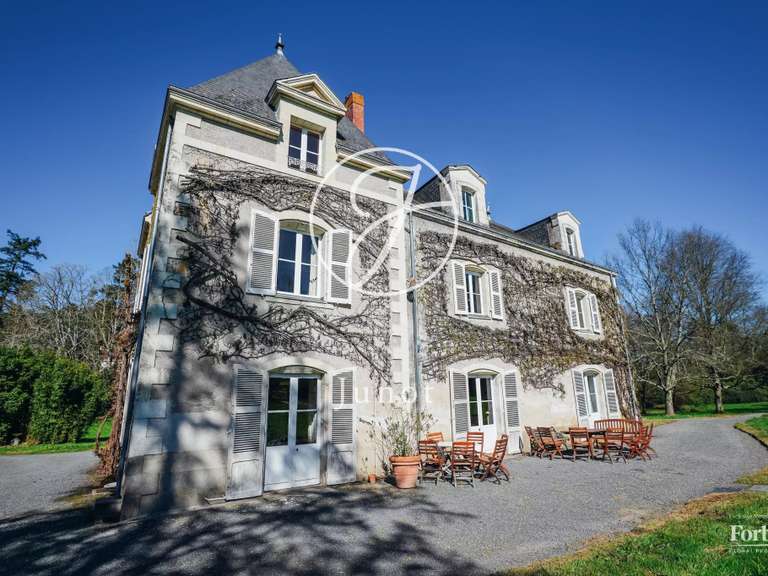 Maison Vertou - 9 chambres - 306m²