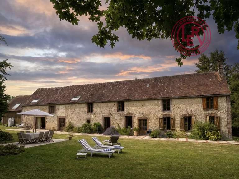 Maison Saint-Aubin-de-Courteraie - 5 chambres - 245m²
