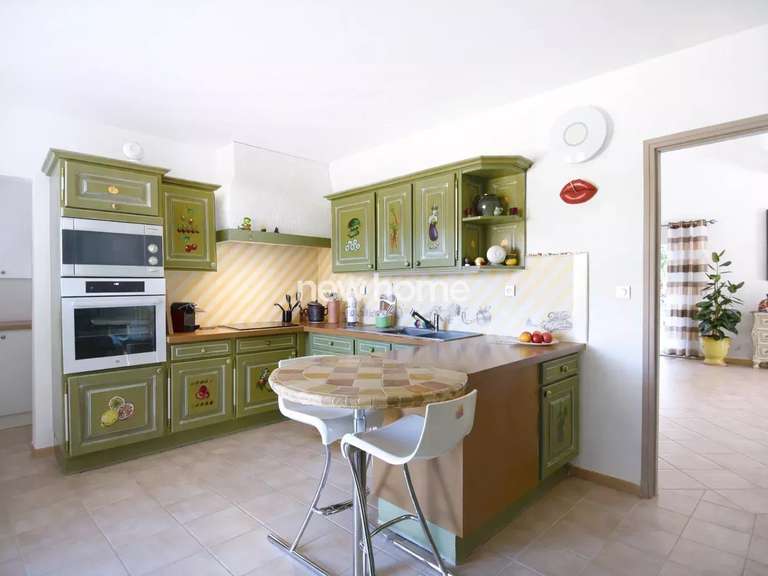 Maison Flayosc - 3 chambres - 207m²