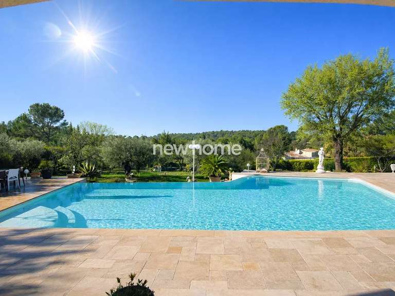 Maison Flayosc - 3 chambres - 207m²
