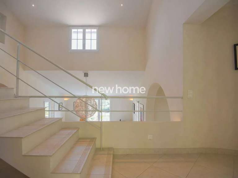 Maison Entrecasteaux - 6 chambres - 254m²