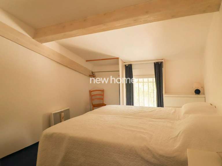 Maison Bagnols-en-Forêt - 4 chambres - 175m²