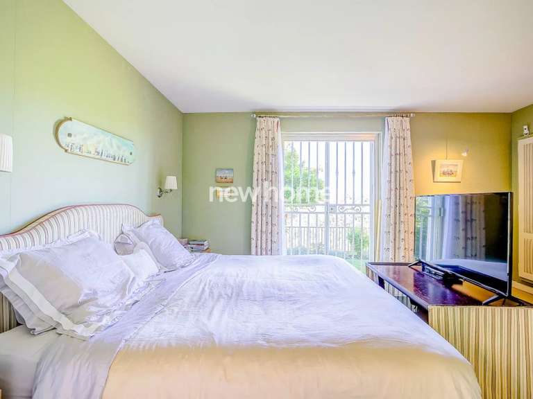 Maison Biot - 5 chambres - 235m²