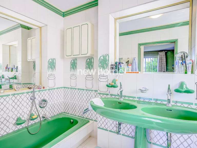 Maison Biot - 5 chambres - 235m²
