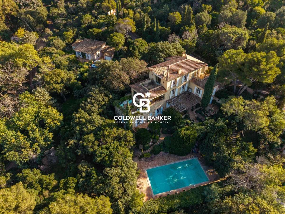 House Rayol-Canadel-sur-Mer