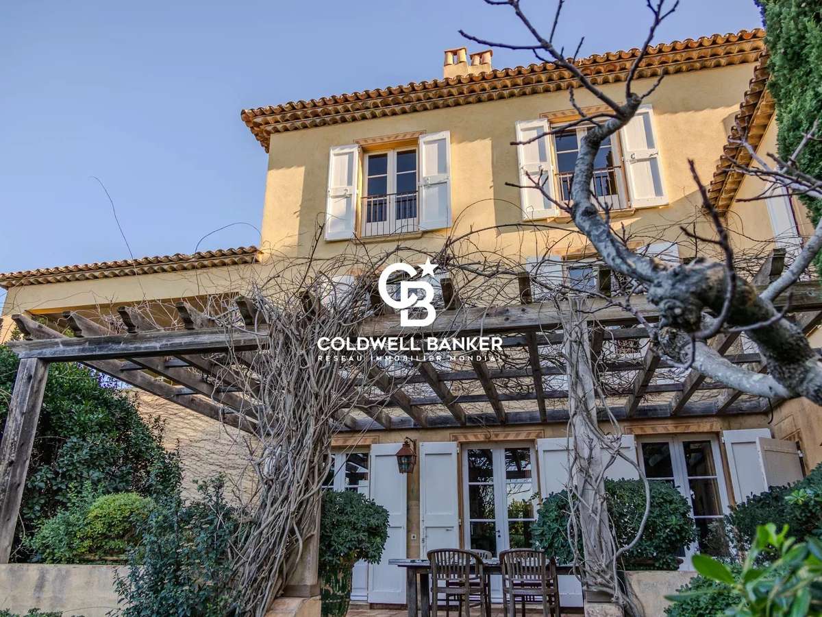 House Rayol-Canadel-sur-Mer