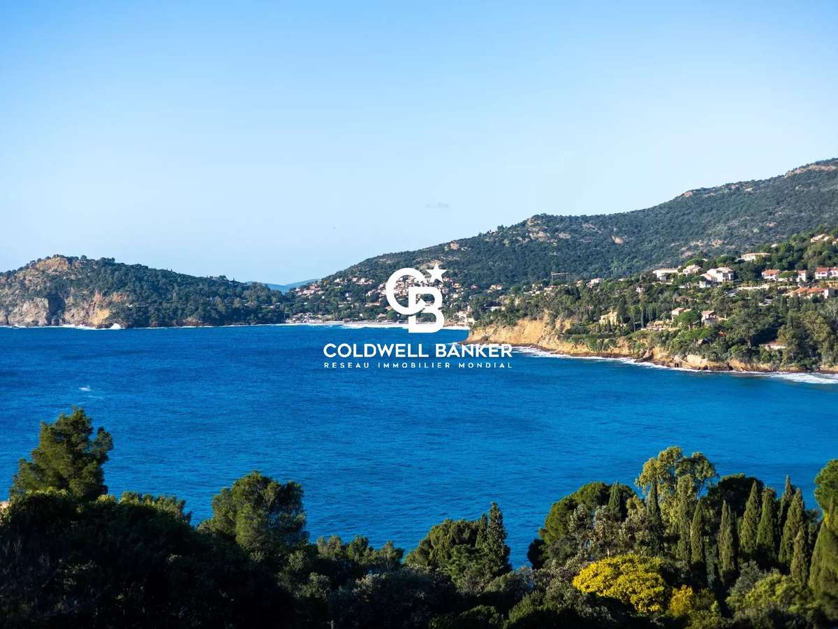 House Rayol-Canadel-sur-Mer
