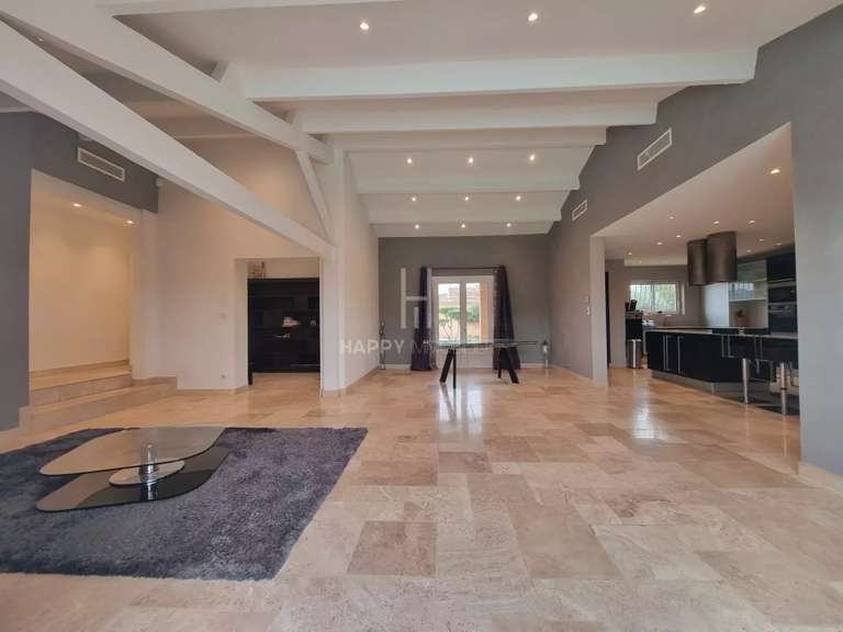 Maison Saint-Étienne-du-Grès - 3 chambres - 216m²