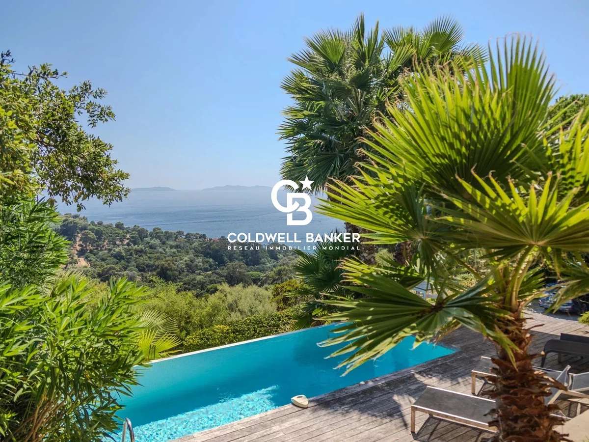 House Rayol-Canadel-sur-Mer