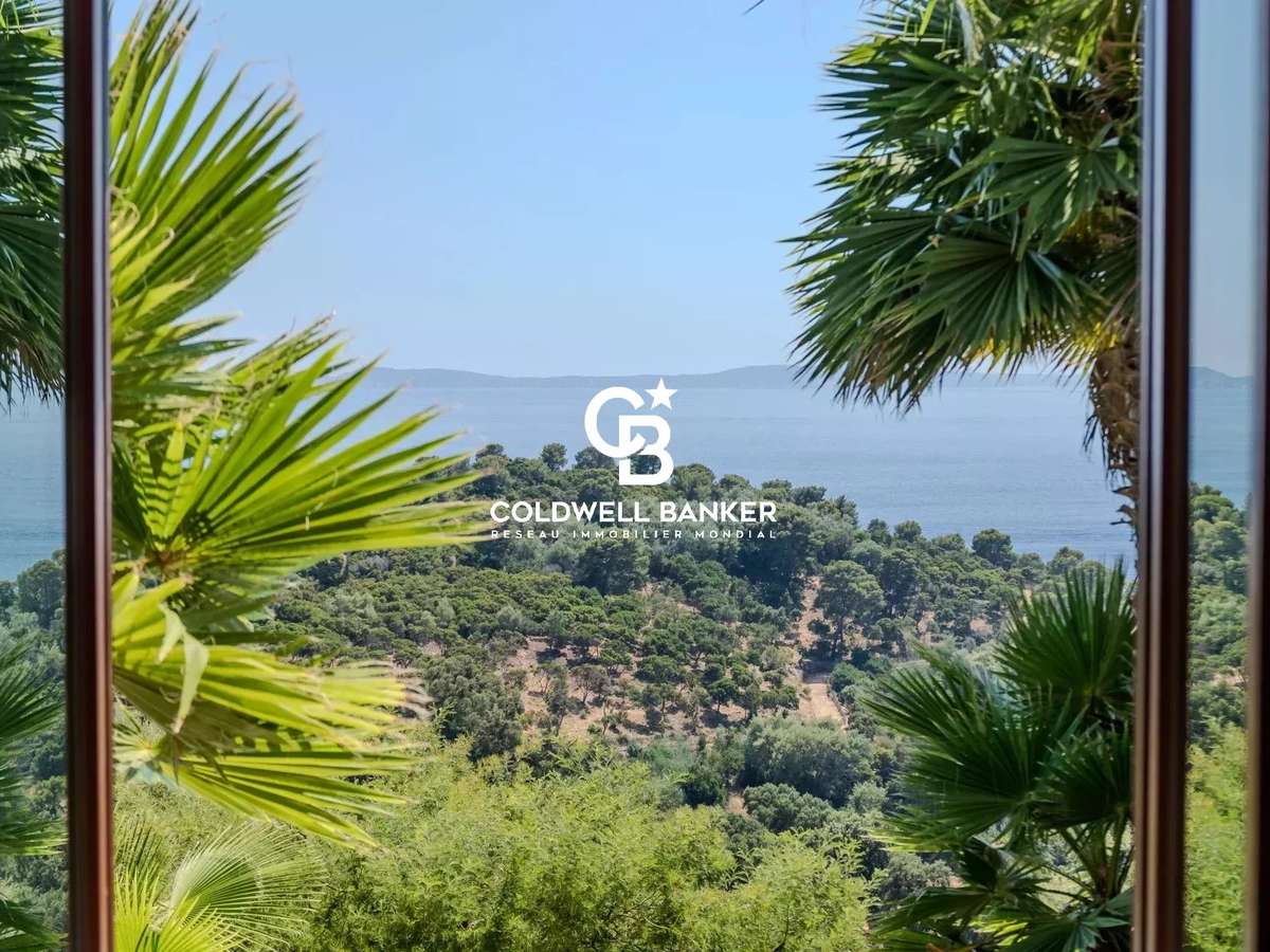 House Rayol-Canadel-sur-Mer