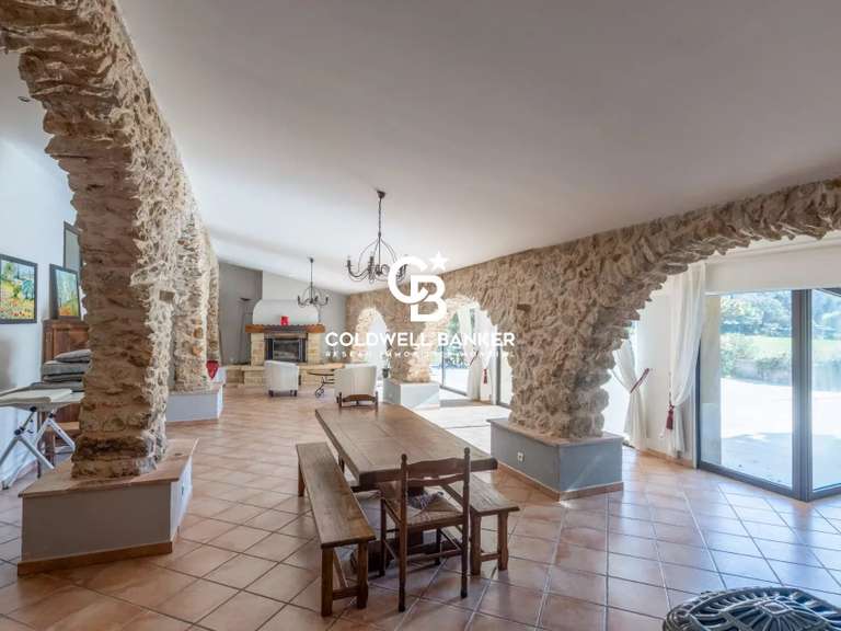 Maison Ampus - 1345m²