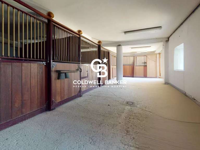 Maison Ampus - 1345m²