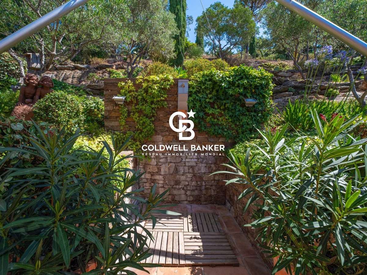 House Rayol-Canadel-sur-Mer