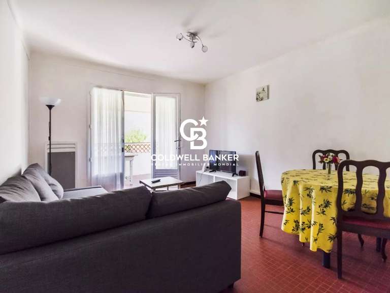 House Rayol-Canadel-sur-Mer - 5 bedrooms - 181m²