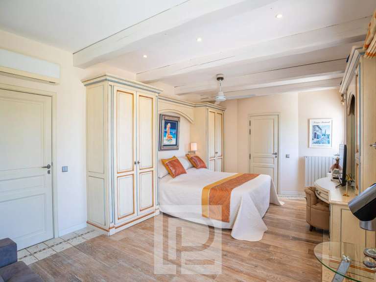 Maison Biot - 9 chambres - 556m²