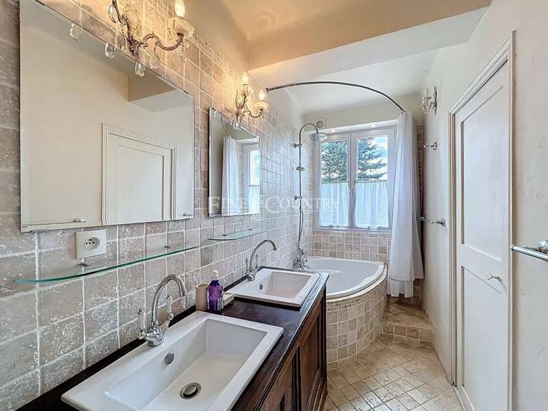 Maison Gonfaron - 6 chambres - 268m²