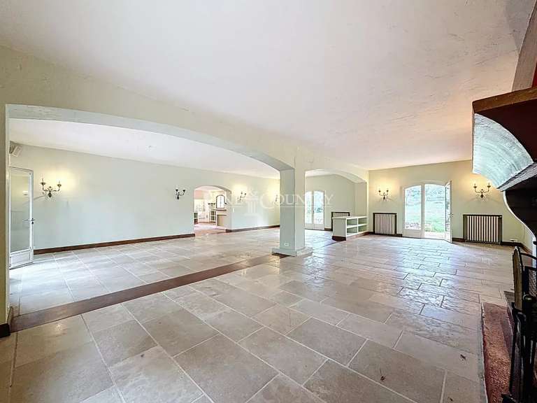 Maison Roquebrune-sur-Argens - 9 chambres - 526m²