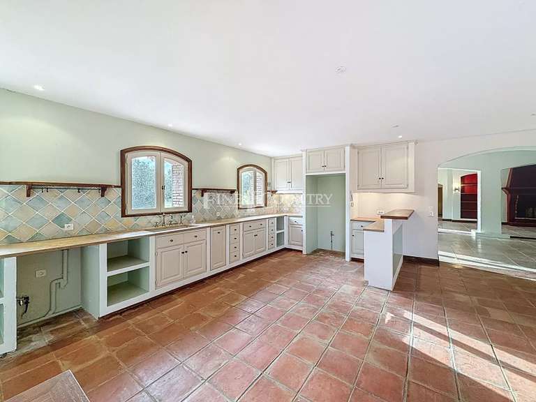 Maison Roquebrune-sur-Argens - 9 chambres - 526m²