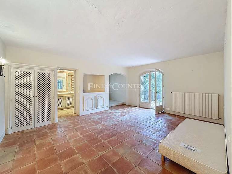 Maison Roquebrune-sur-Argens - 9 chambres - 526m²