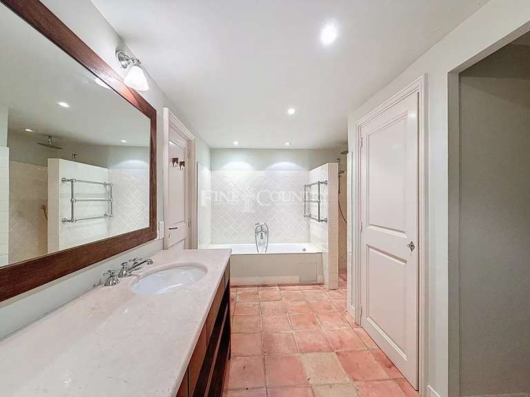 Maison Roquebrune-sur-Argens - 9 chambres - 526m²
