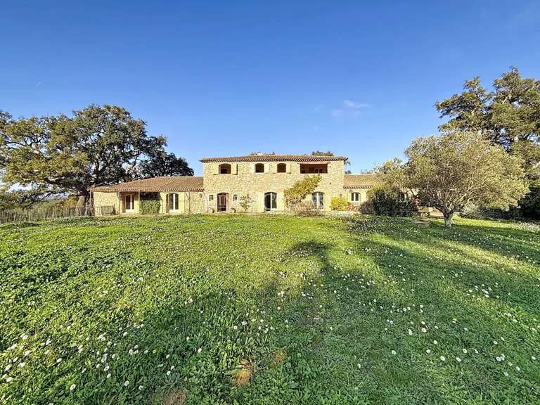 Maison Roquebrune-sur-Argens - 9 chambres - 526m²