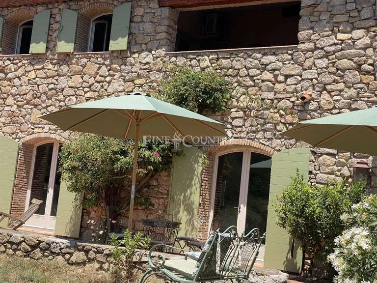 Maison Roquebrune-sur-Argens - 9 chambres - 526m²