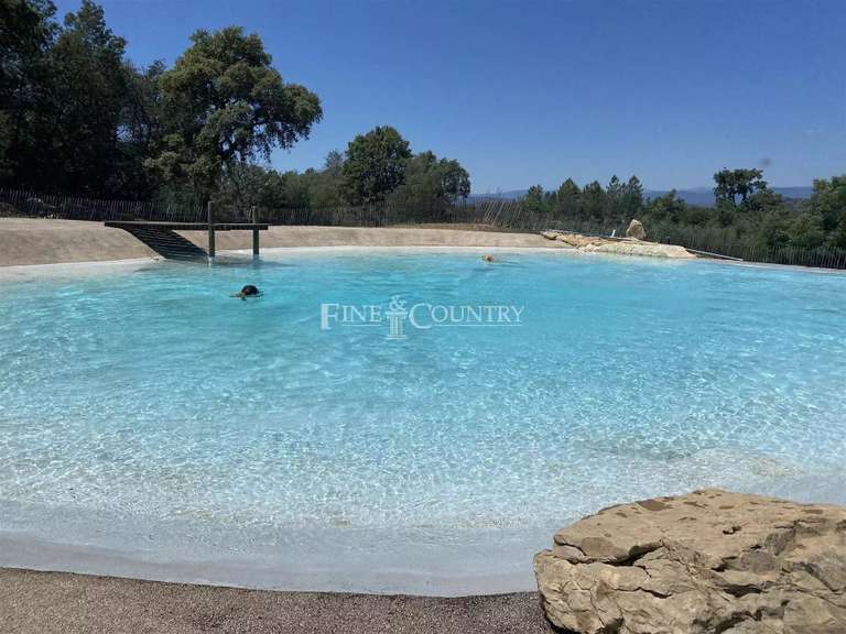 Maison Roquebrune-sur-Argens - 9 chambres - 526m²