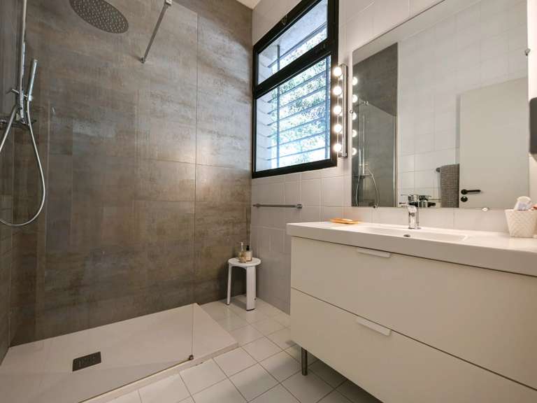 Maison Nîmes - 3 chambres - 261m²