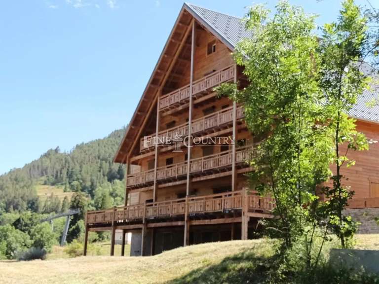 House Allos - 17 bedrooms - 880m²