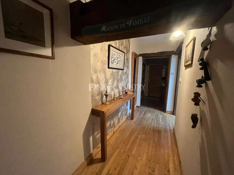 House Mazerolles - 6 bedrooms - 289m²