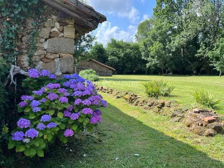 Maison Mazerolles - 6 chambres - 289m²