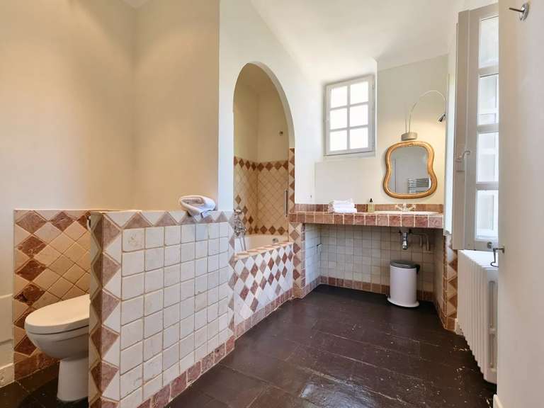 Maison Uzès - 9 chambres - 1368m²