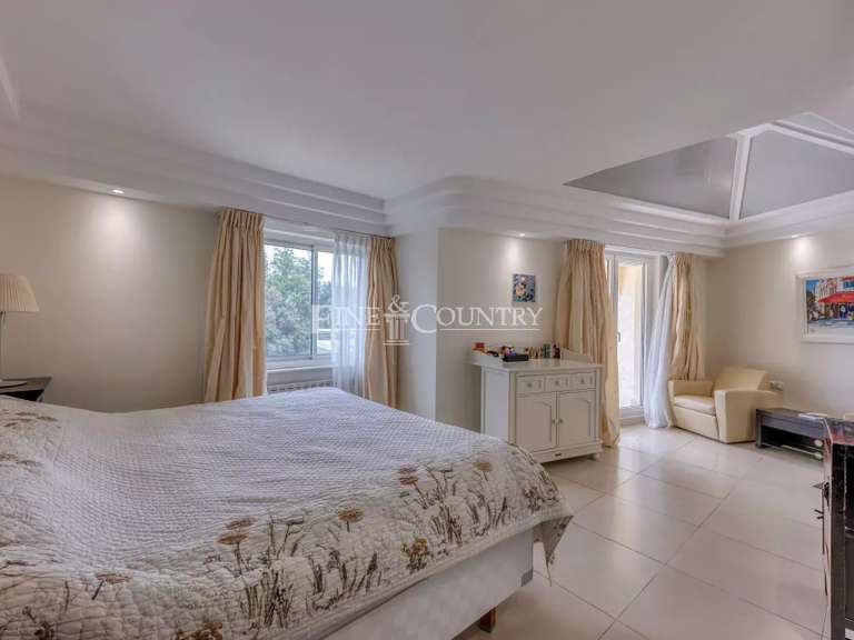 Maison Sophia-antipolis - 9 chambres - 630m²