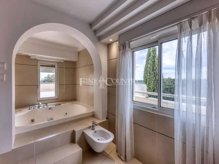 Maison Sophia-antipolis - 9 chambres - 630m²