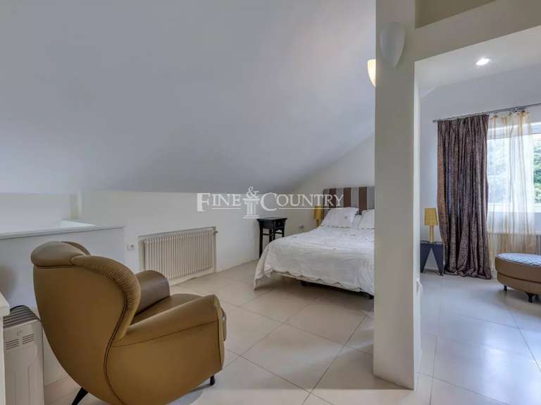 Maison Sophia-antipolis - 9 chambres - 630m²