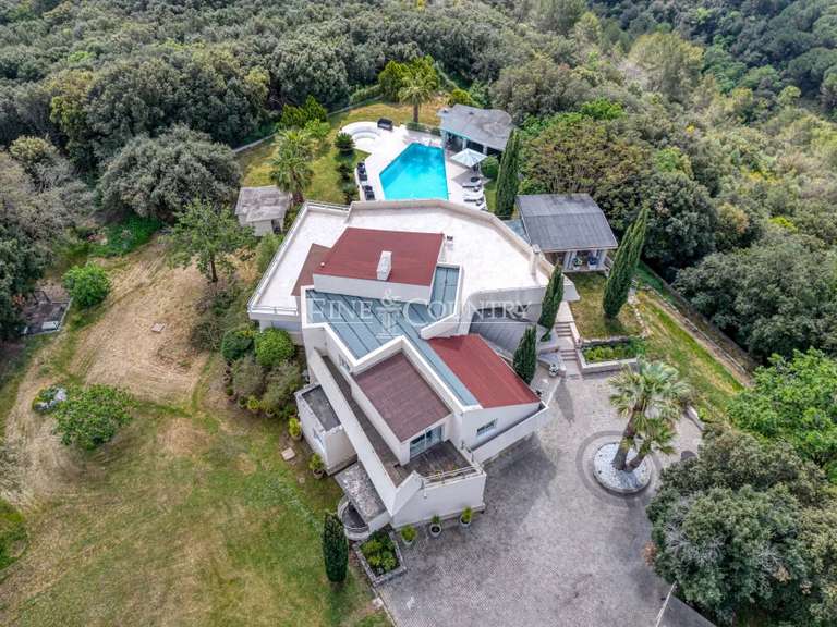 Maison Sophia-antipolis - 9 chambres - 630m²