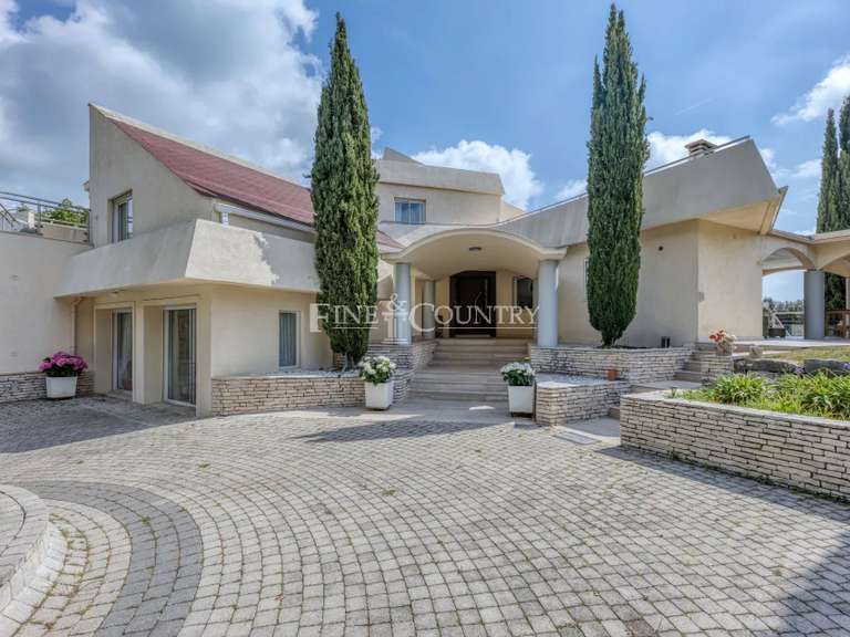 Maison Sophia-antipolis - 9 chambres - 630m²