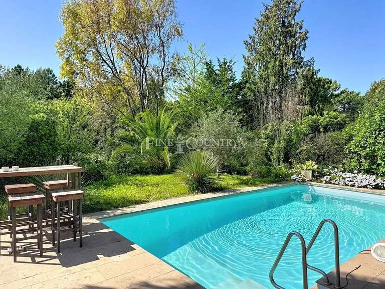 Maison Villeneuve-Loubet - 5 chambres - 154m²