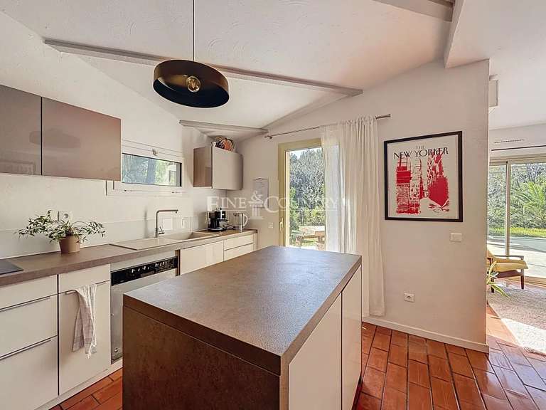 Maison Villeneuve-Loubet - 5 chambres - 154m²