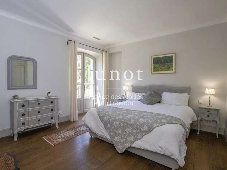 Maison Saint-Étienne-du-Grès - 5 chambres - 275m²