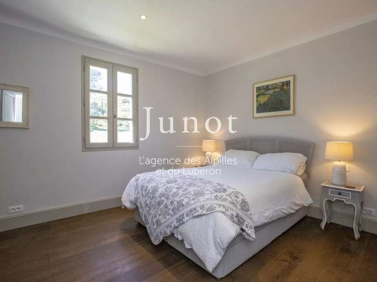Maison Saint-Étienne-du-Grès - 5 chambres - 275m²