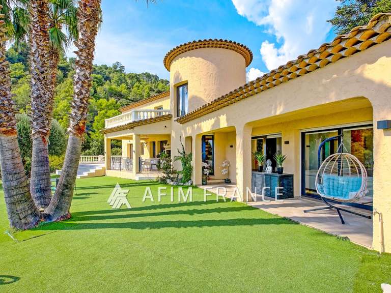 Maison Tourrette-Levens - 5 chambres - 300m²