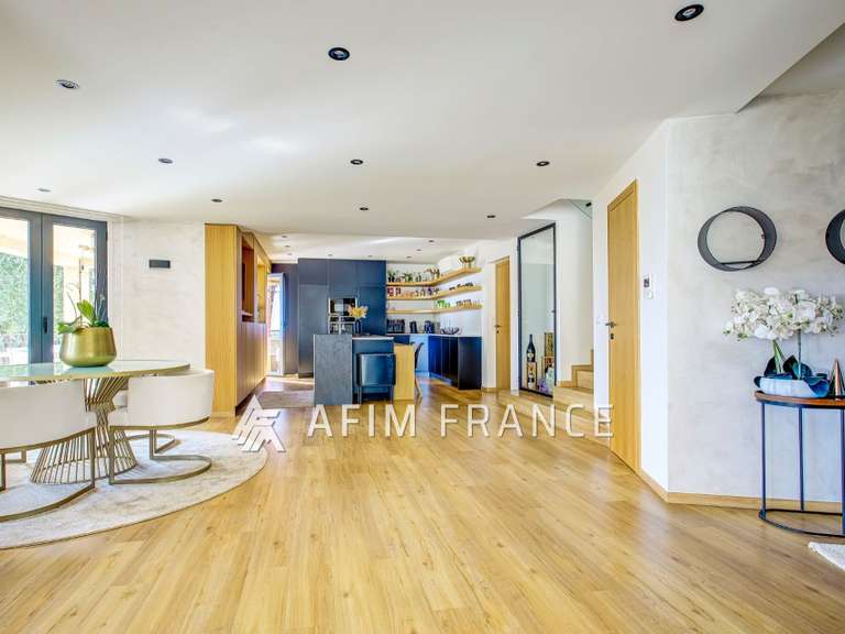 Maison Tourrette-Levens - 5 chambres - 300m²