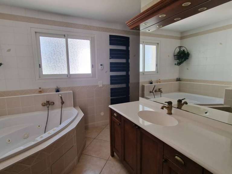 Maison Pézenas - 5 chambres - 220m²
