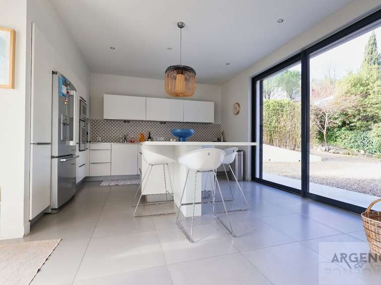 Maison Juvignac - 4 chambres - 200m²