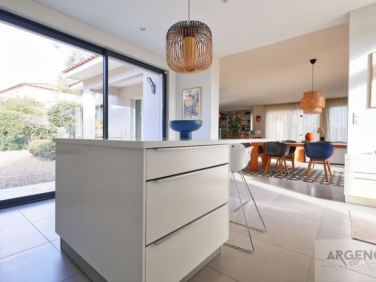 Maison Juvignac - 4 chambres - 200m²